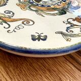 Plat ancien Gien - XIXe – Faïence Renaissance italienne – Décor grotesque et allégorique, 26,5 cm