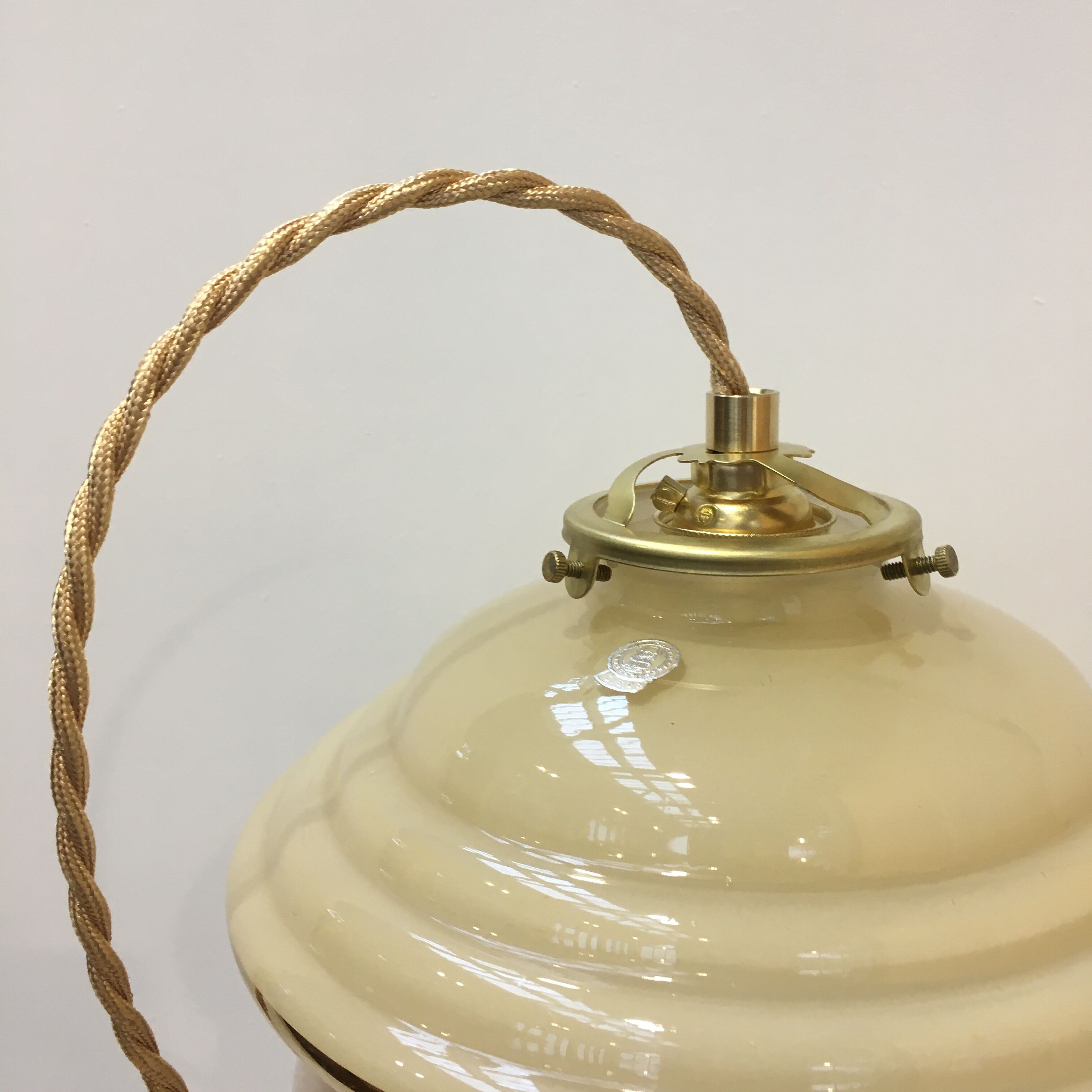 Art Deco hanging yellow-beige and golden edé