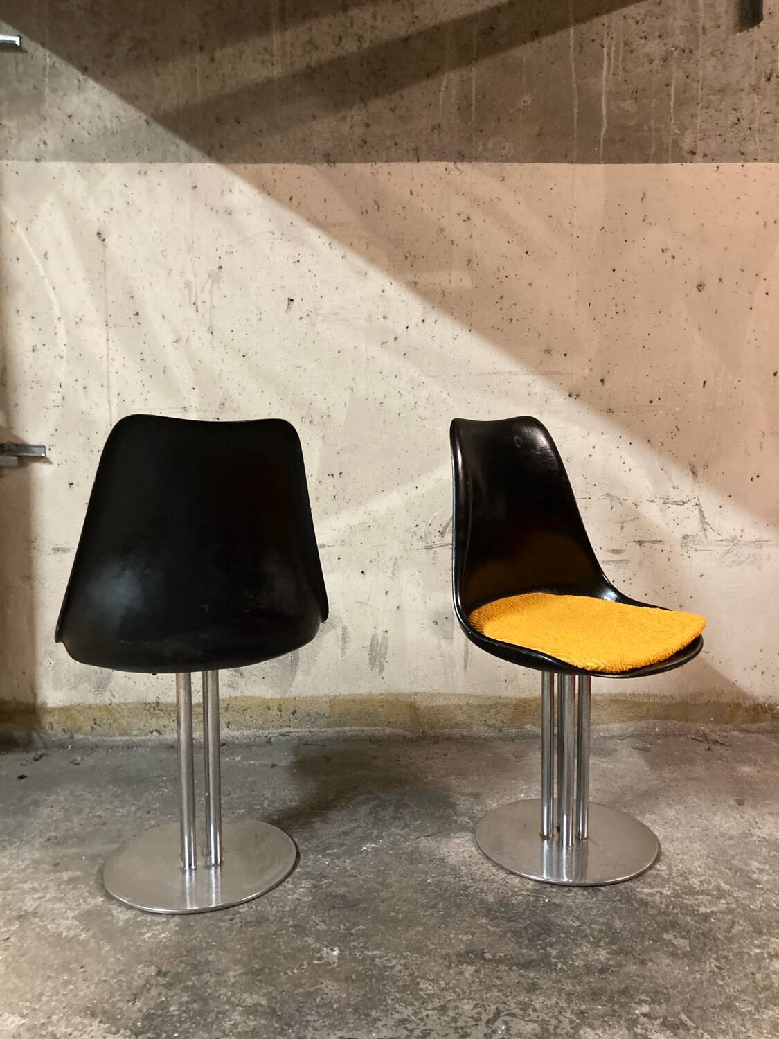 Set of black and yellow tulip chairs