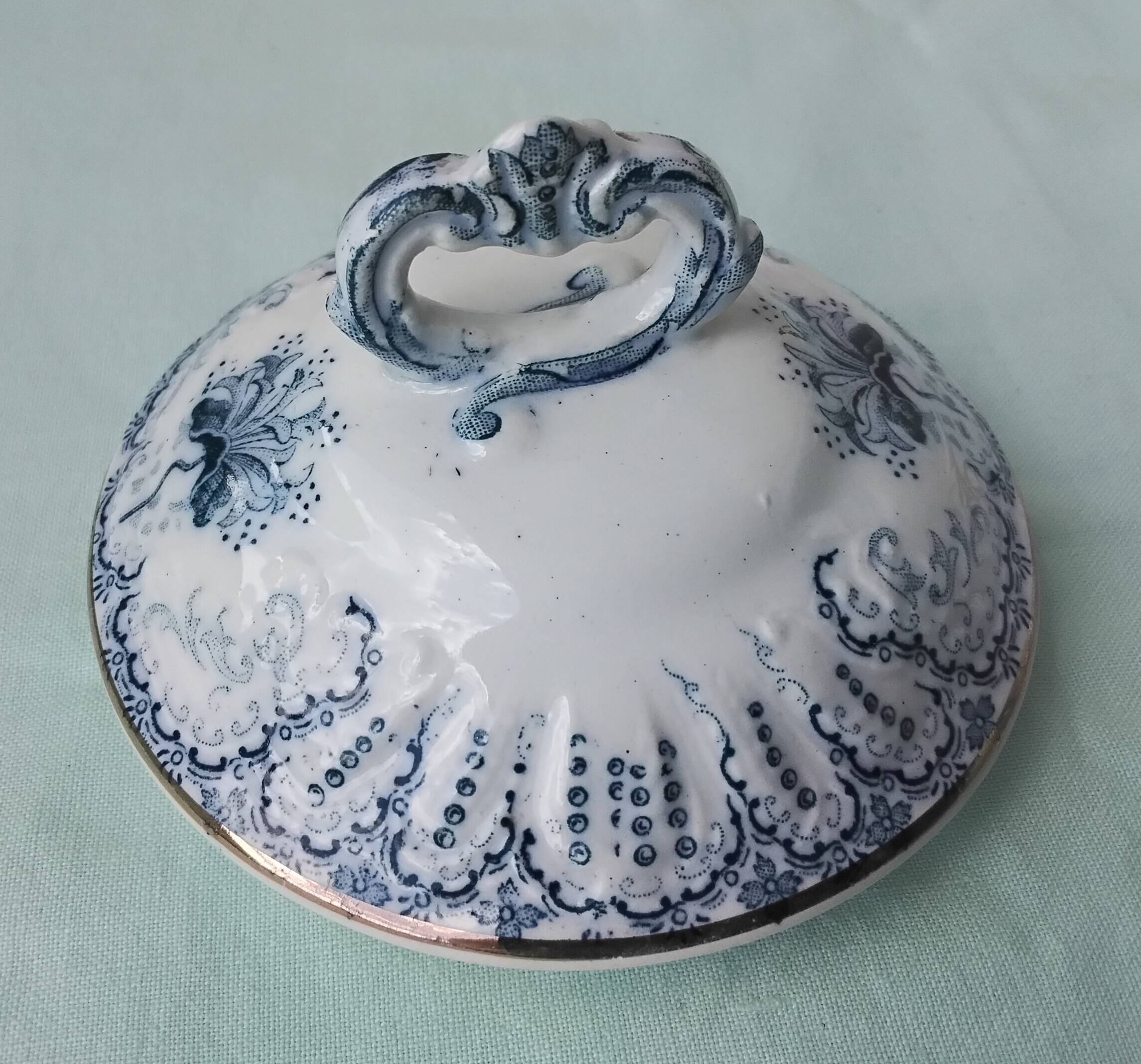 Sugar bowl in Saint Amand ironstone