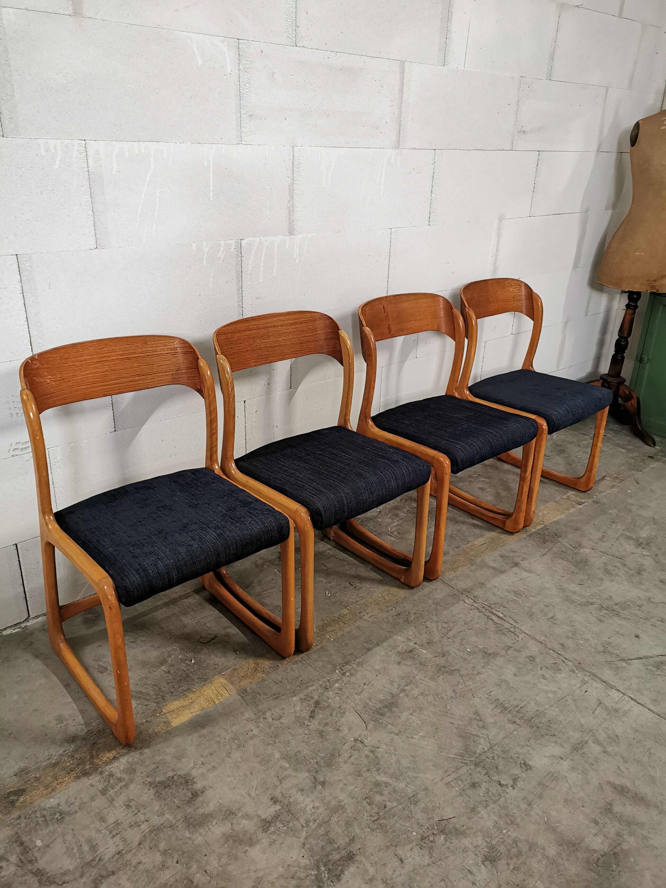 Lot de 4 chaises Baumann Traineau retapissées