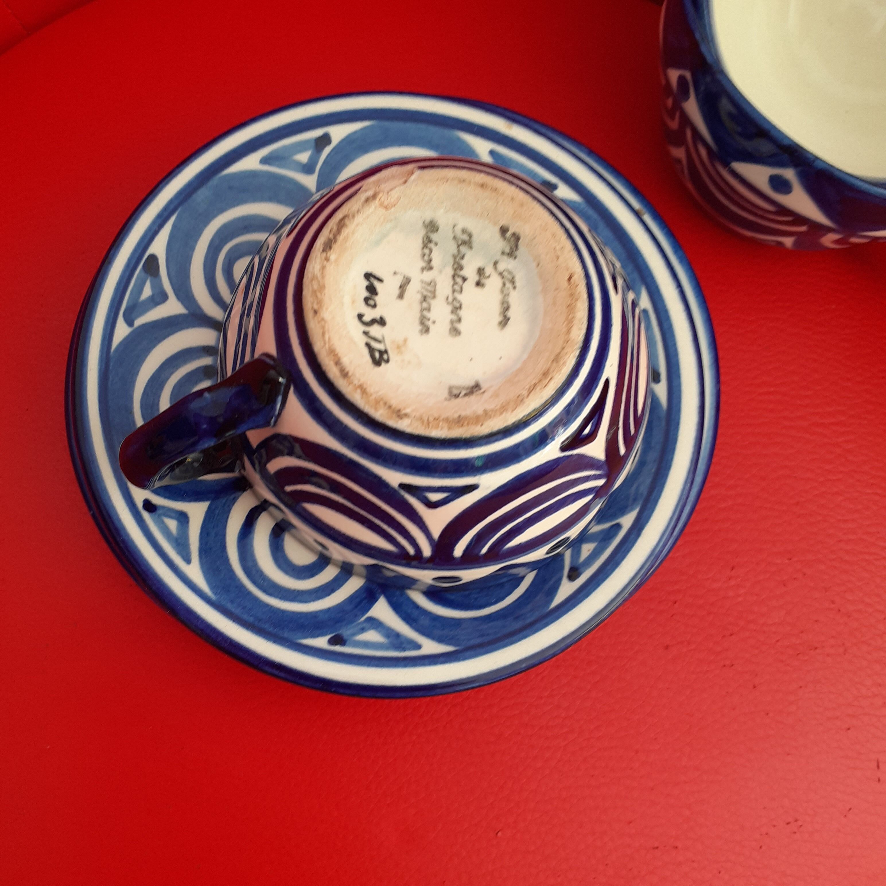 Trio of cups and saucers painted by hand. Blue faience. St John of Brittany.