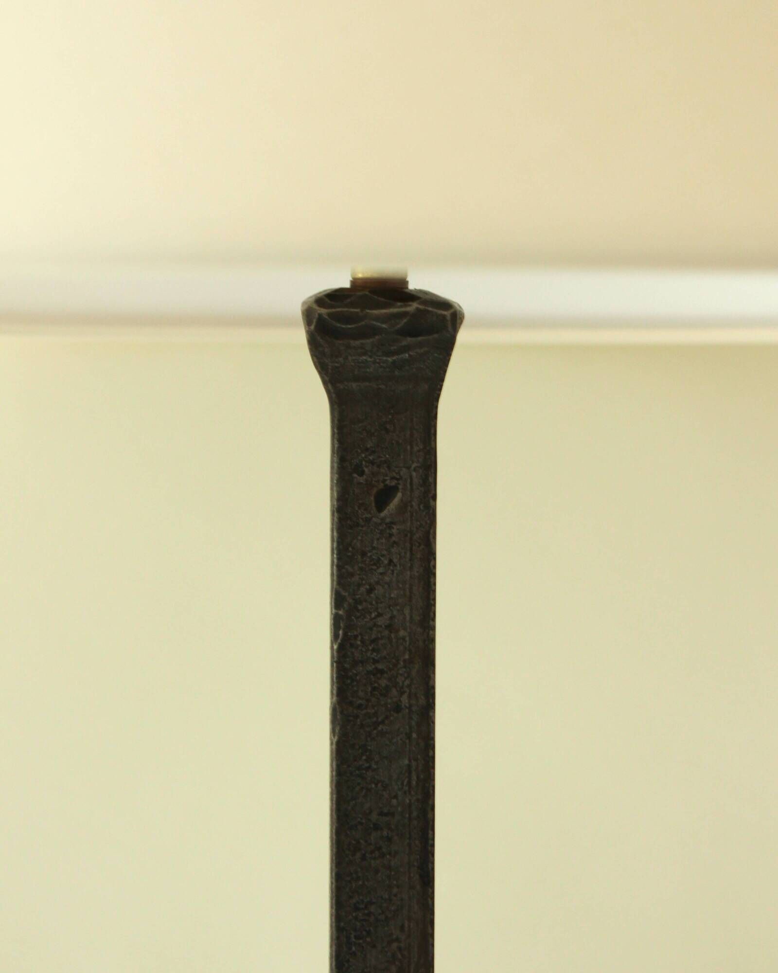 Lampadaire brutaliste en fer forgé dans le goût des Artisans de Marolles