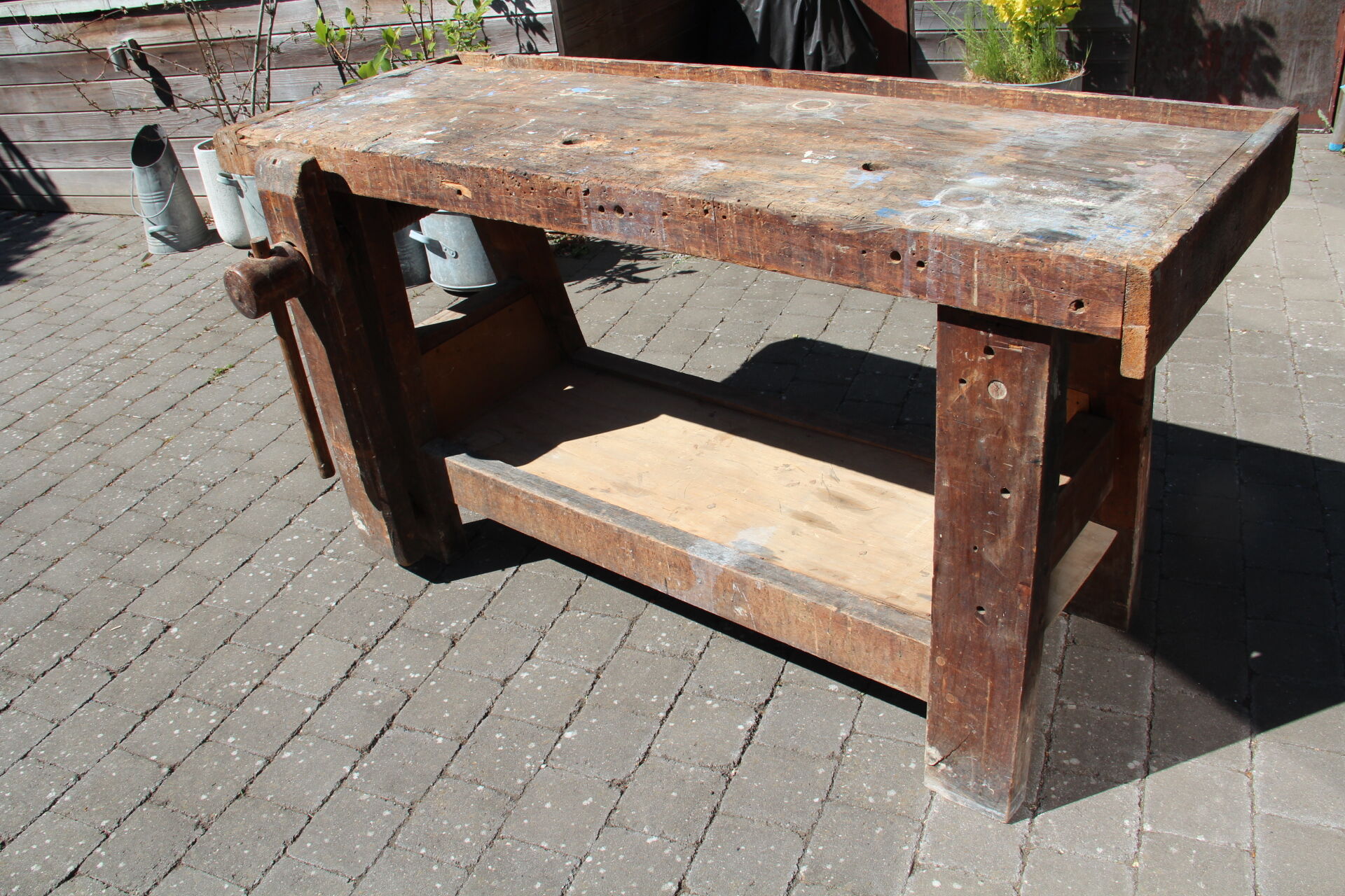 Industrial establishment with old vice 170 cm