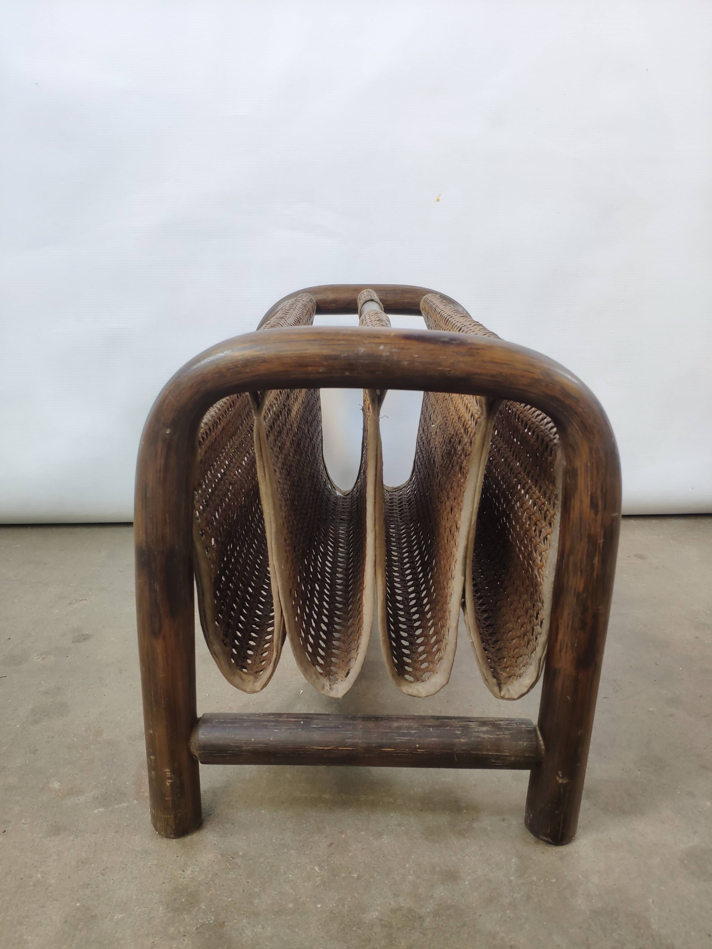 Porte revue canné vintage en bois courbé