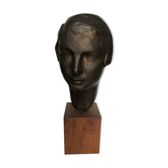 Tête de jeune femme en bronze