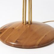 Lampadaire des années 1950 en bois clair et laiton