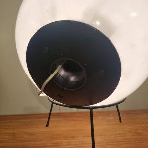 Large plastic sphere globe table lamp – Raak Amsterdam | Vintage design lamp