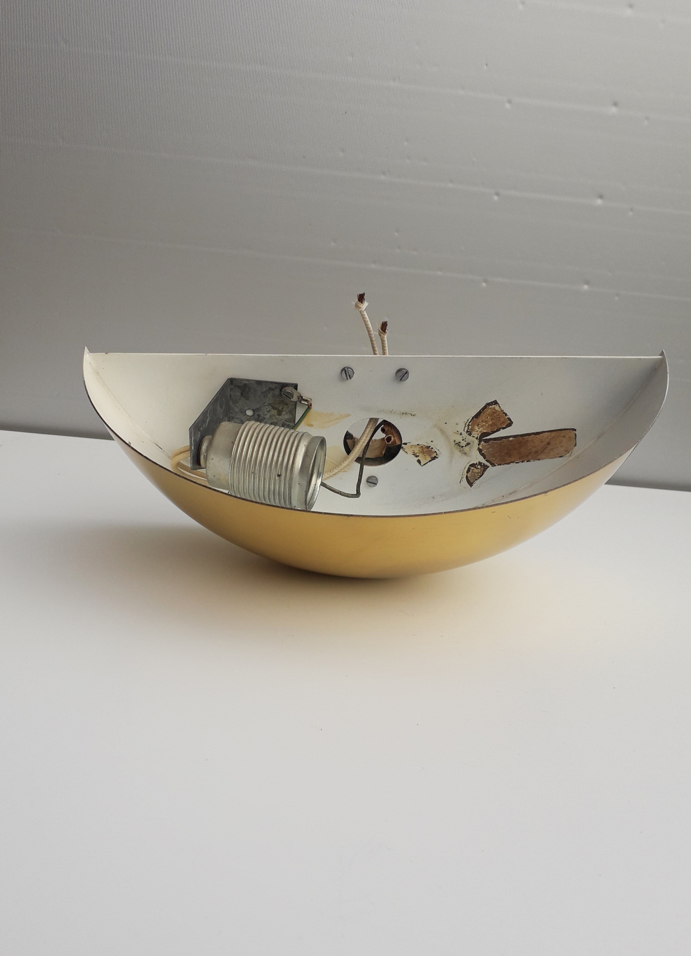 Vintage wall lamp - Half-moon - Golden metal mirror - 1970