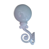 Applique métal émaillé blanc globe opaline