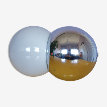 Lampe molécule deux boules globe en opaline et inox 1970