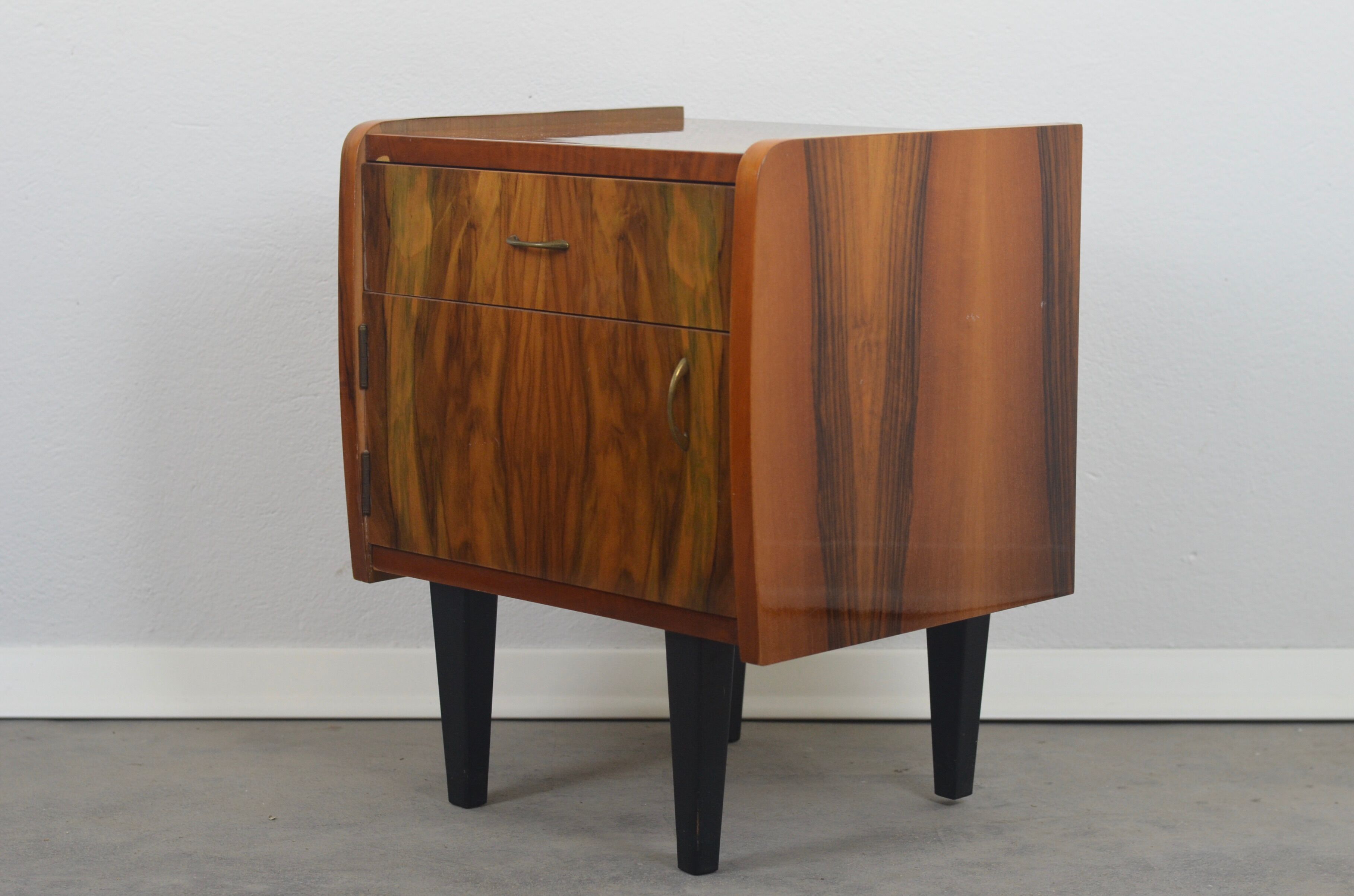 Tables de chevet années 1960