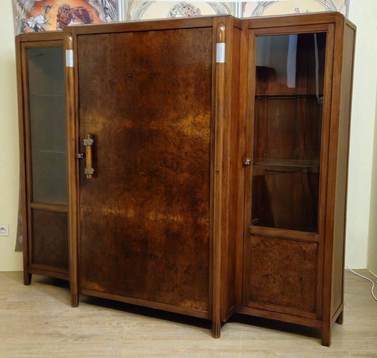 Important Art Deco library in amboyna and mahogany veneer.