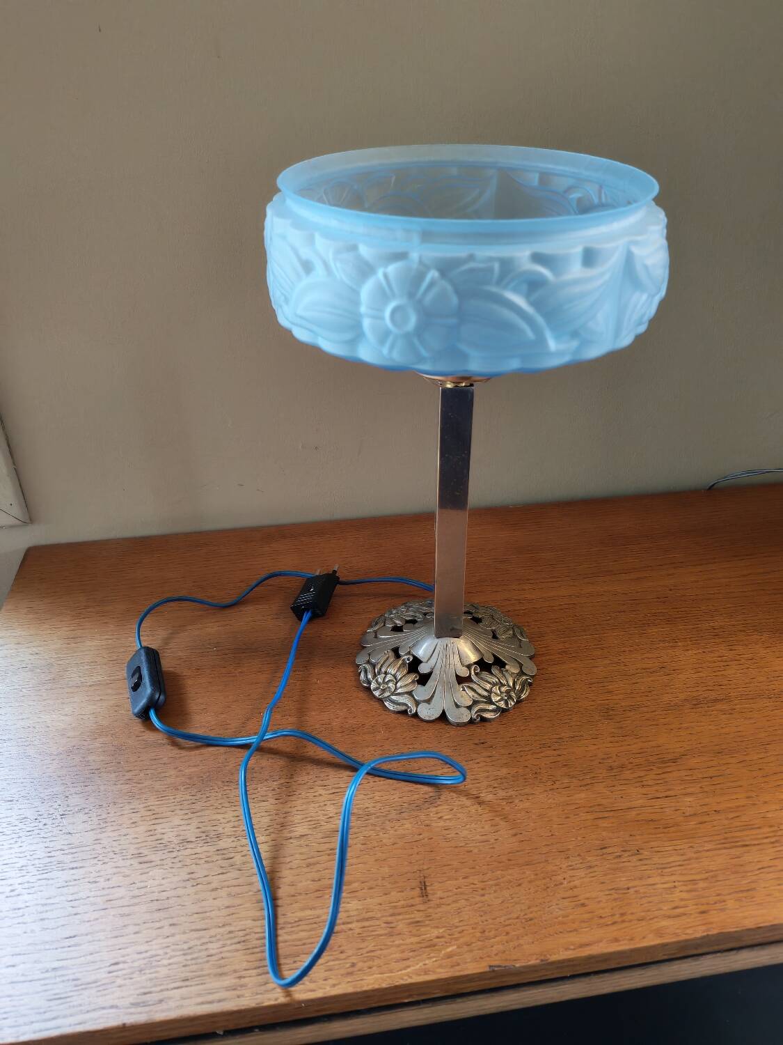Art Deco lamp with floral decor