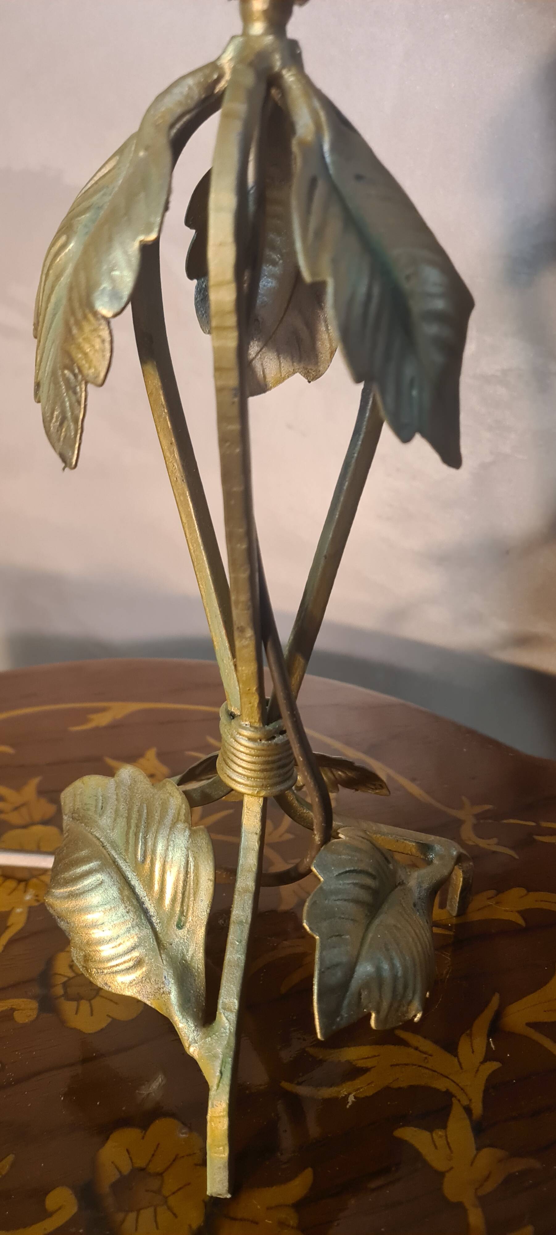 Lampe fer forgé patine bronze 1920 a 40 jolie tulipe pate de verre rose 36x