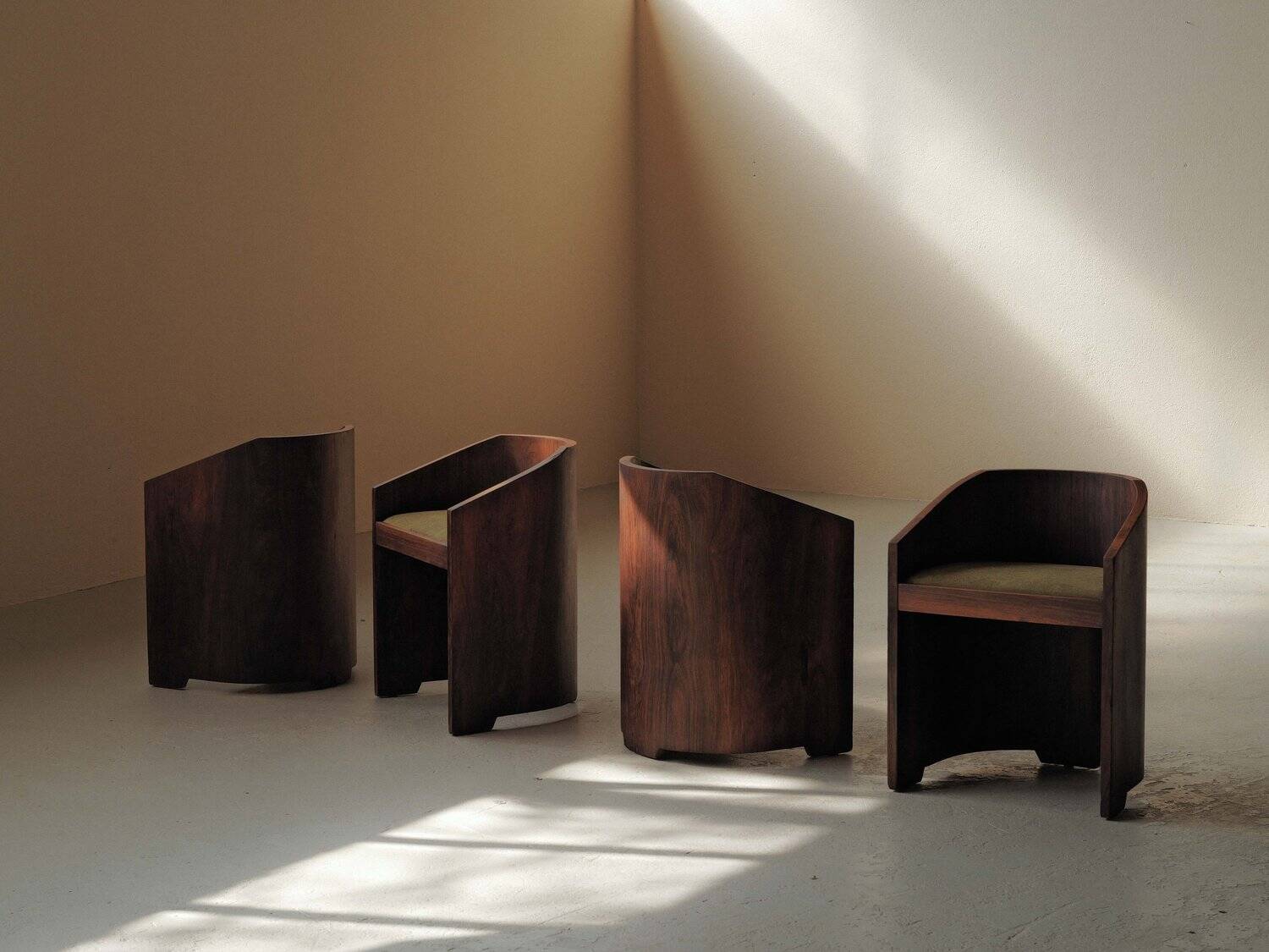 Set of 4 Art Deco armchairs in rosewood veneer, circa 1930.