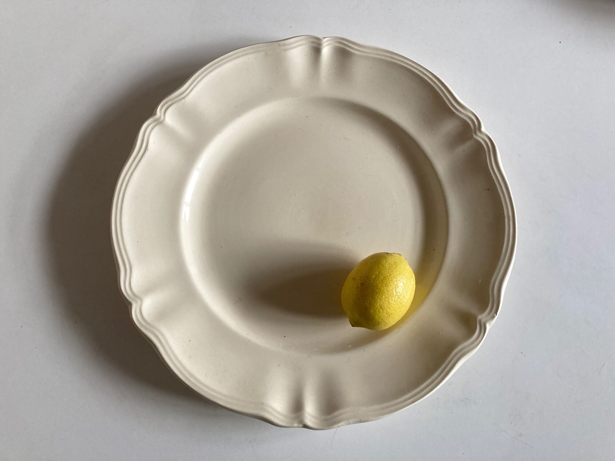 Xl dish in ivory earthenware from Sarreguemines to 35cm godrons