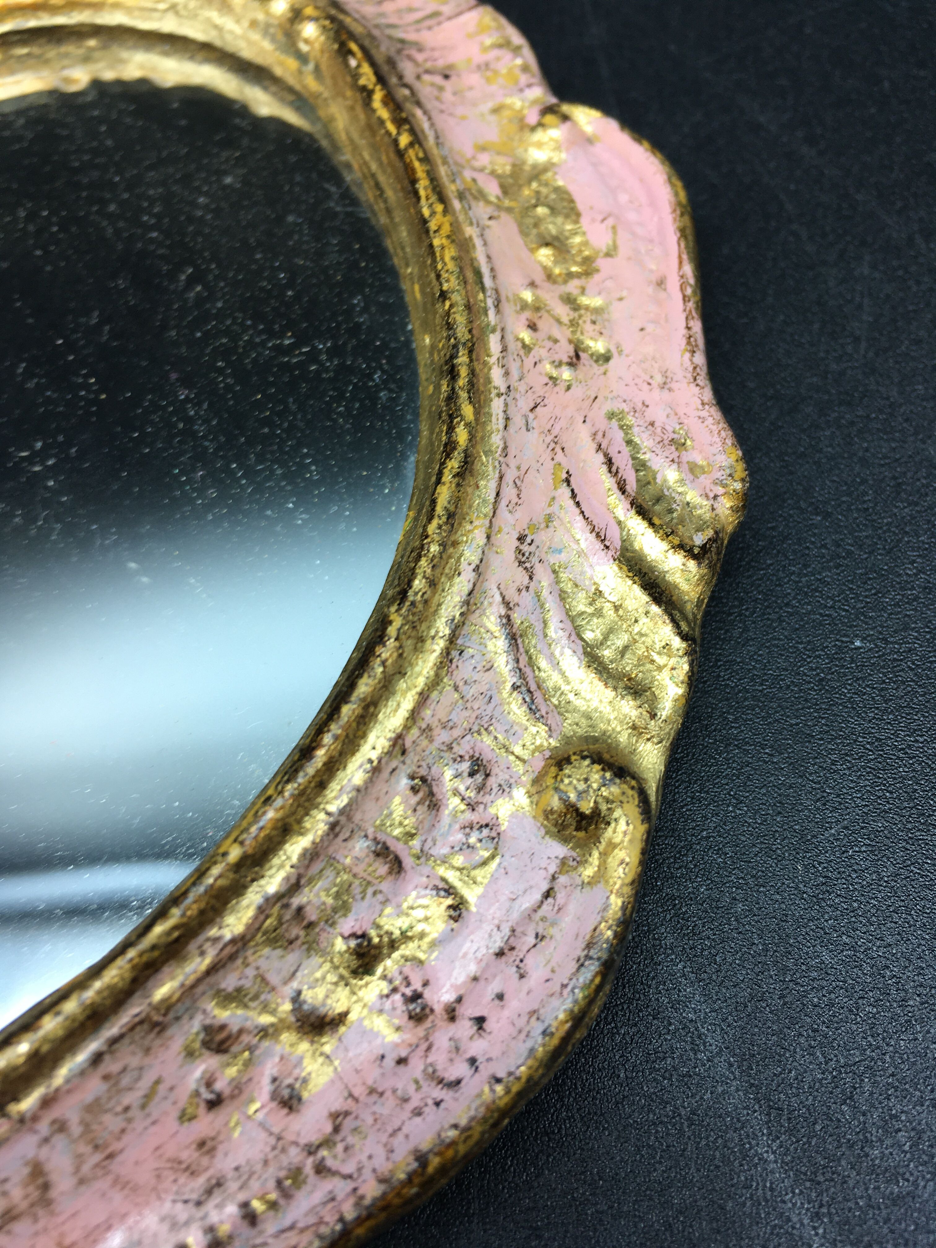 Venetian wooden hand-facing mirror