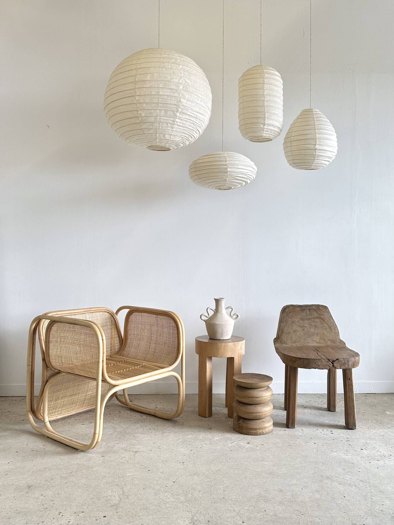 Average suspension in rattan and natural linen, Japanese-style, oval and flattened, H30 D4.