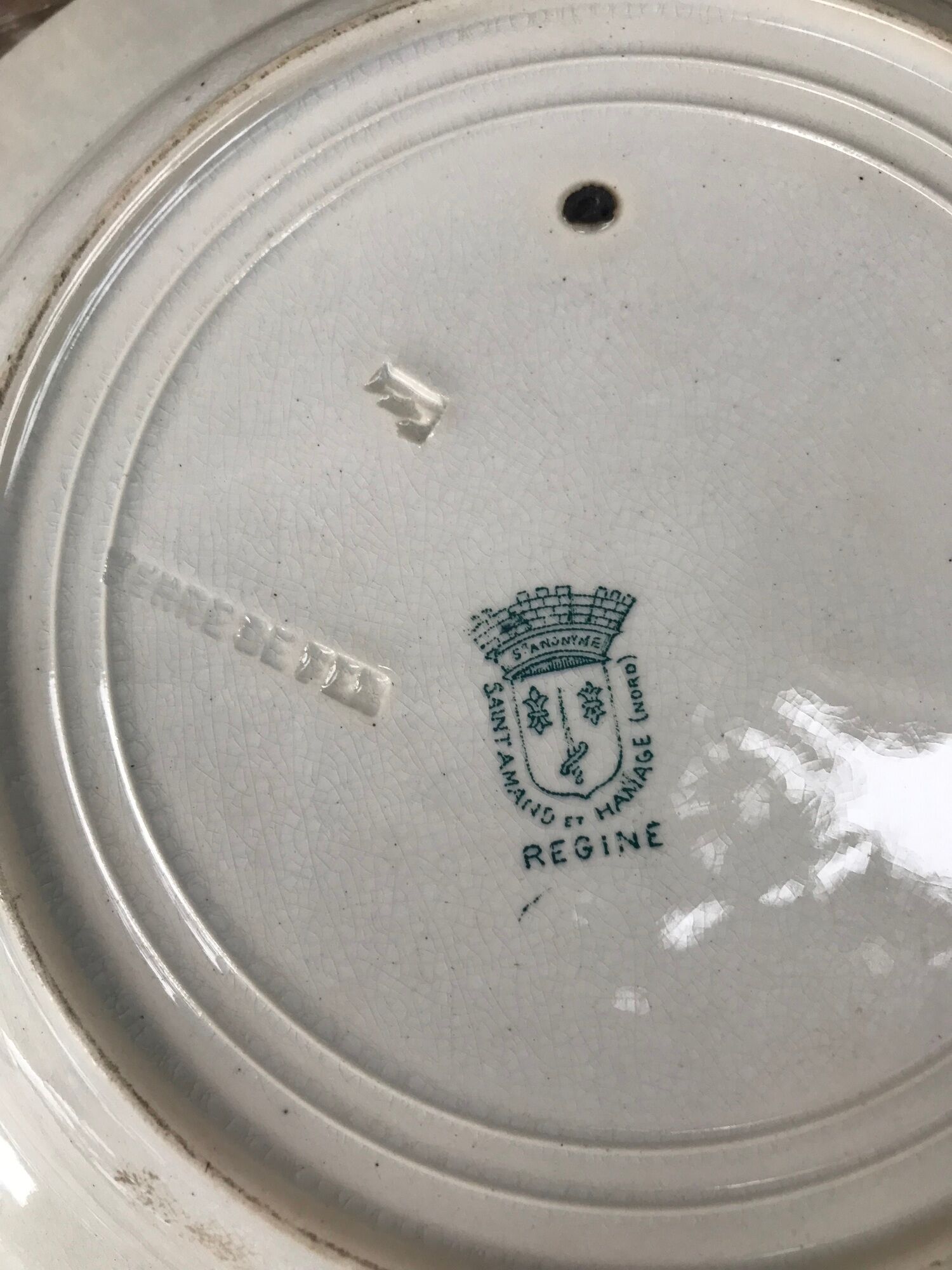 10 assiettes terre de fer. St Amand & Hamage. modèle Reigne