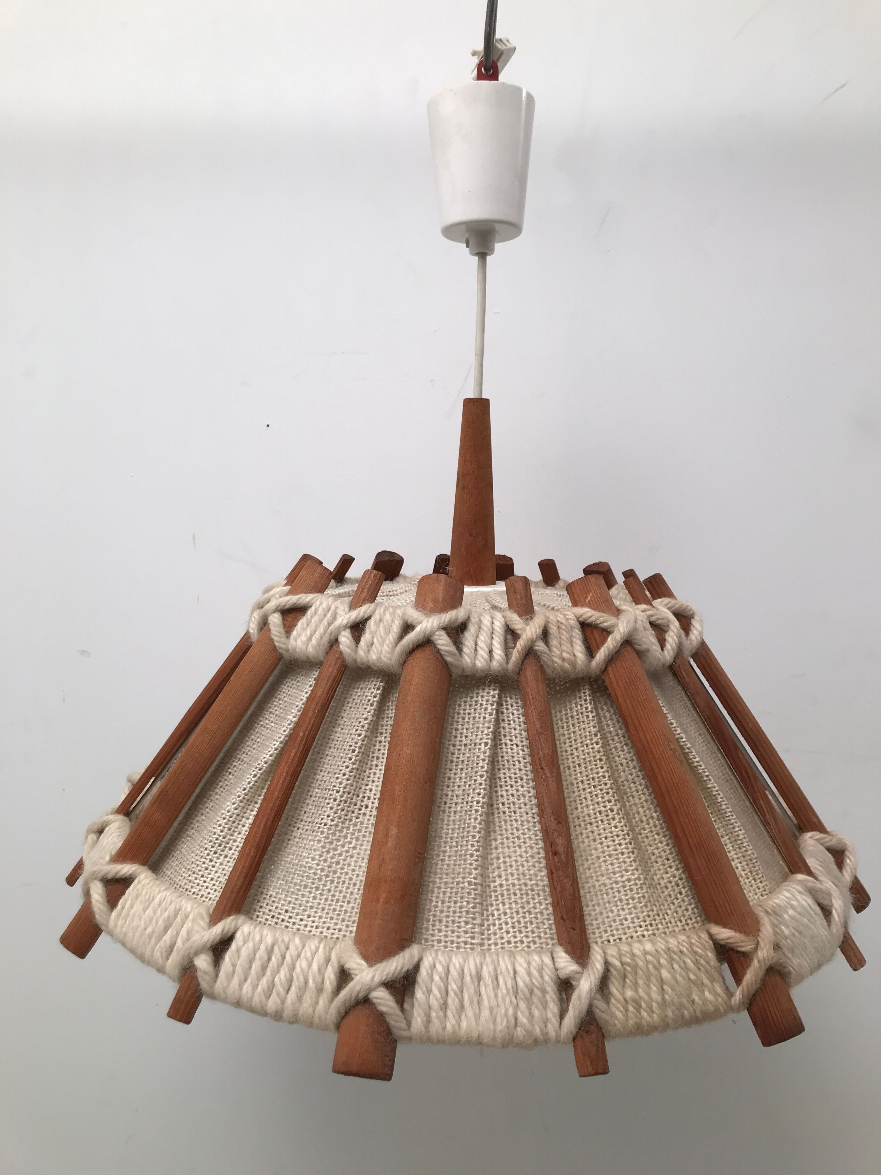 Hanging lamp in linen wood and wool