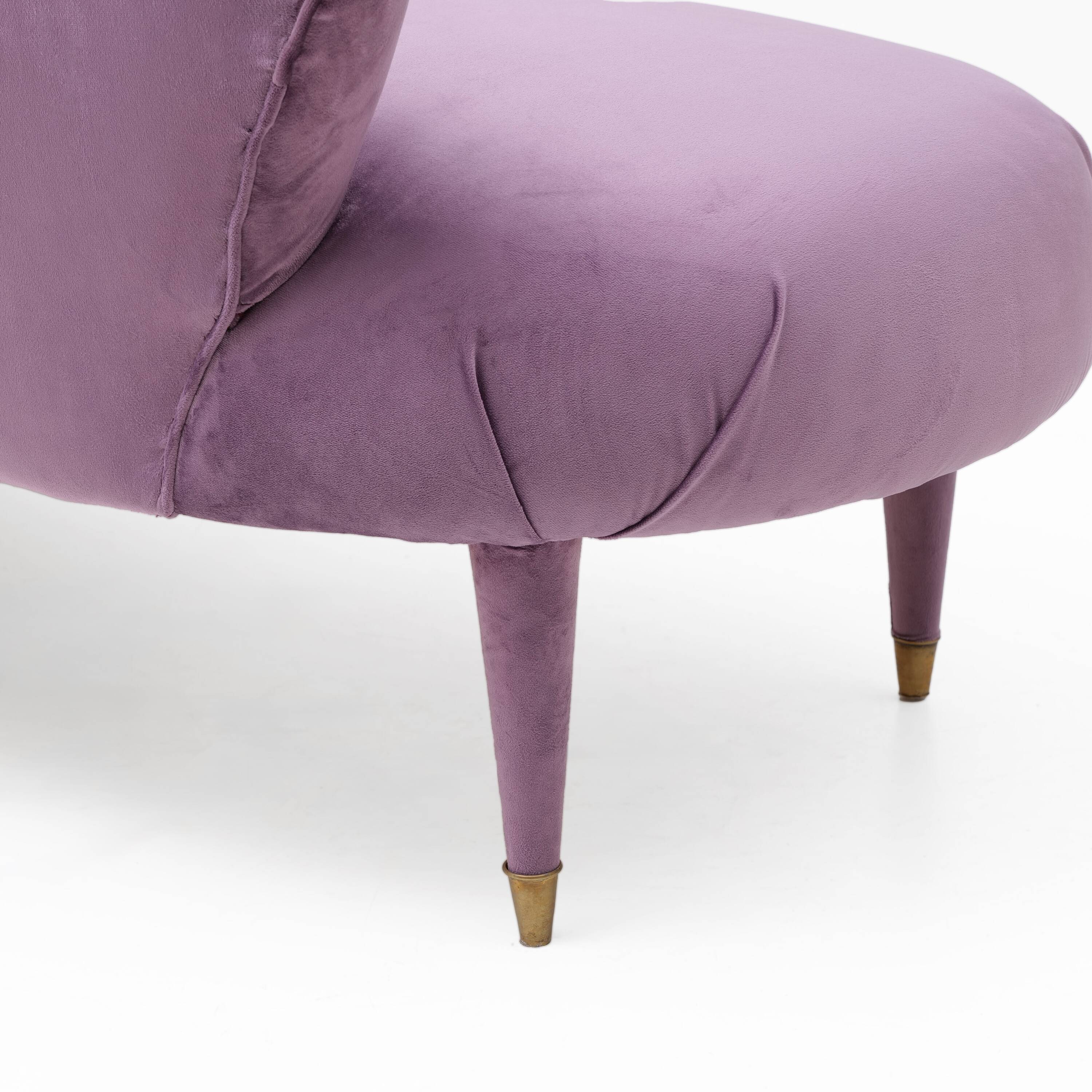 Italian Mid-Century Style Dormeuse in Mauve Velvet with Brass Feet
