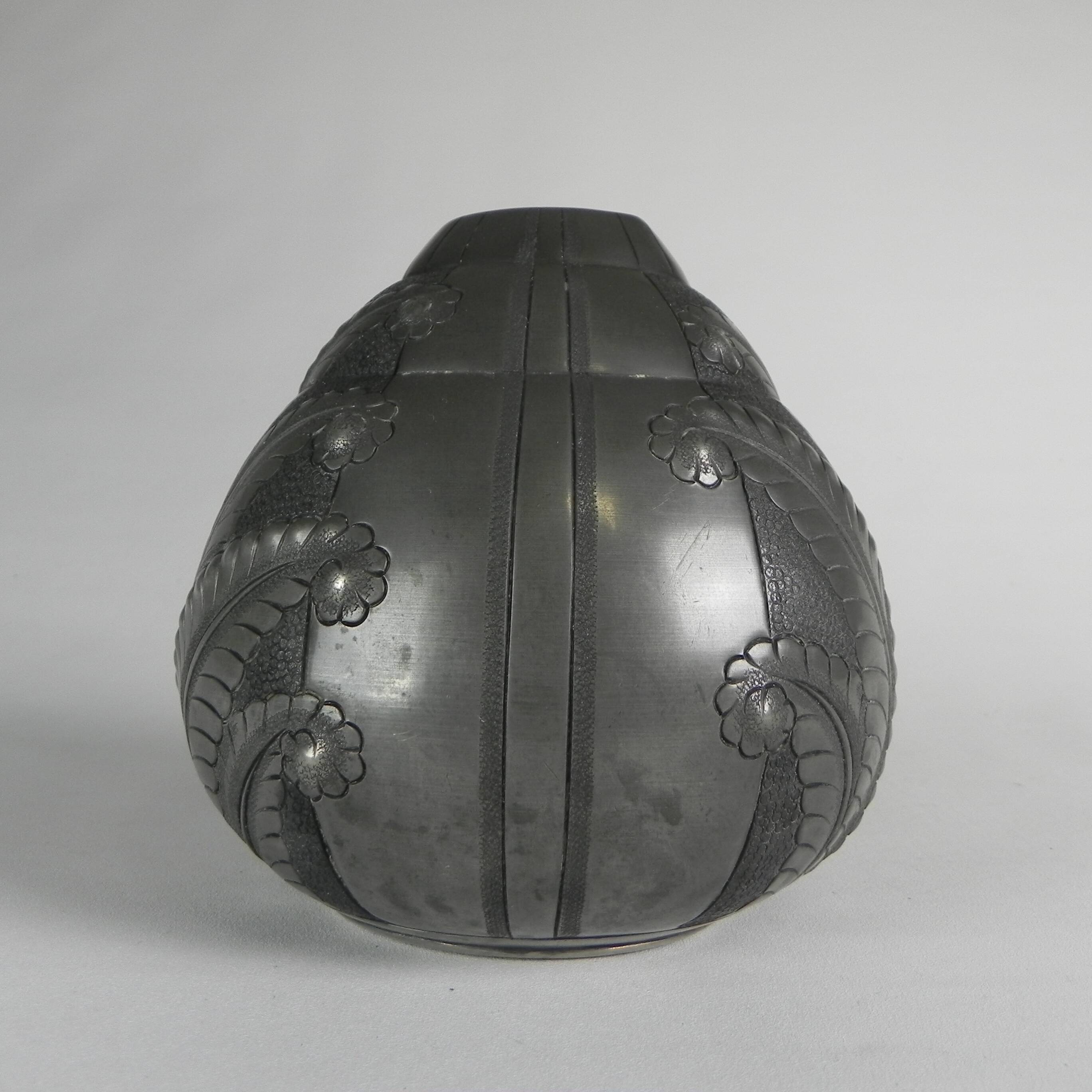Art Nouveau pewter vase, signed PETIZON, early 20th century.