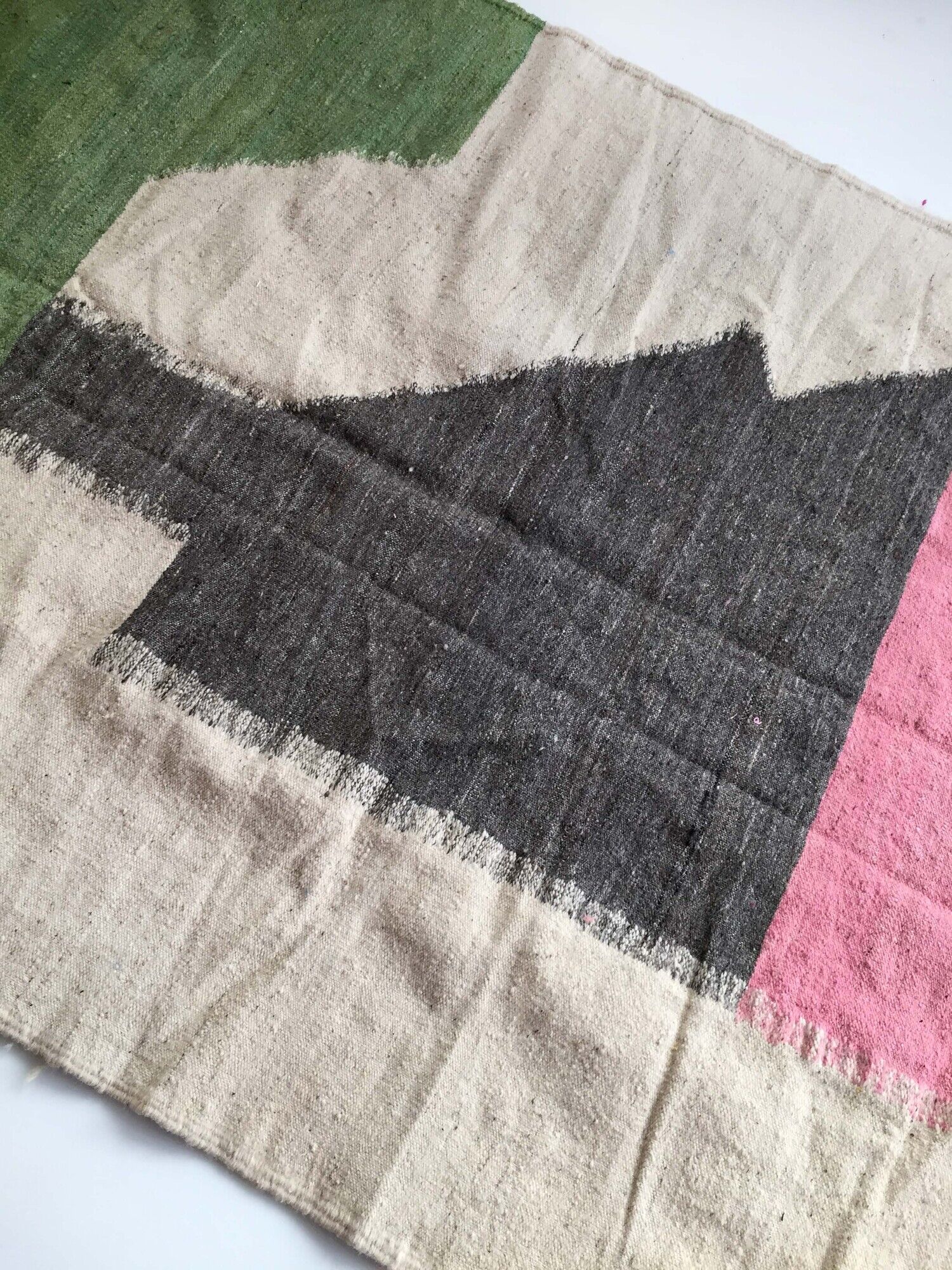 Tapis Kilim berbère marocain écru à aplats colorés 252x150cm