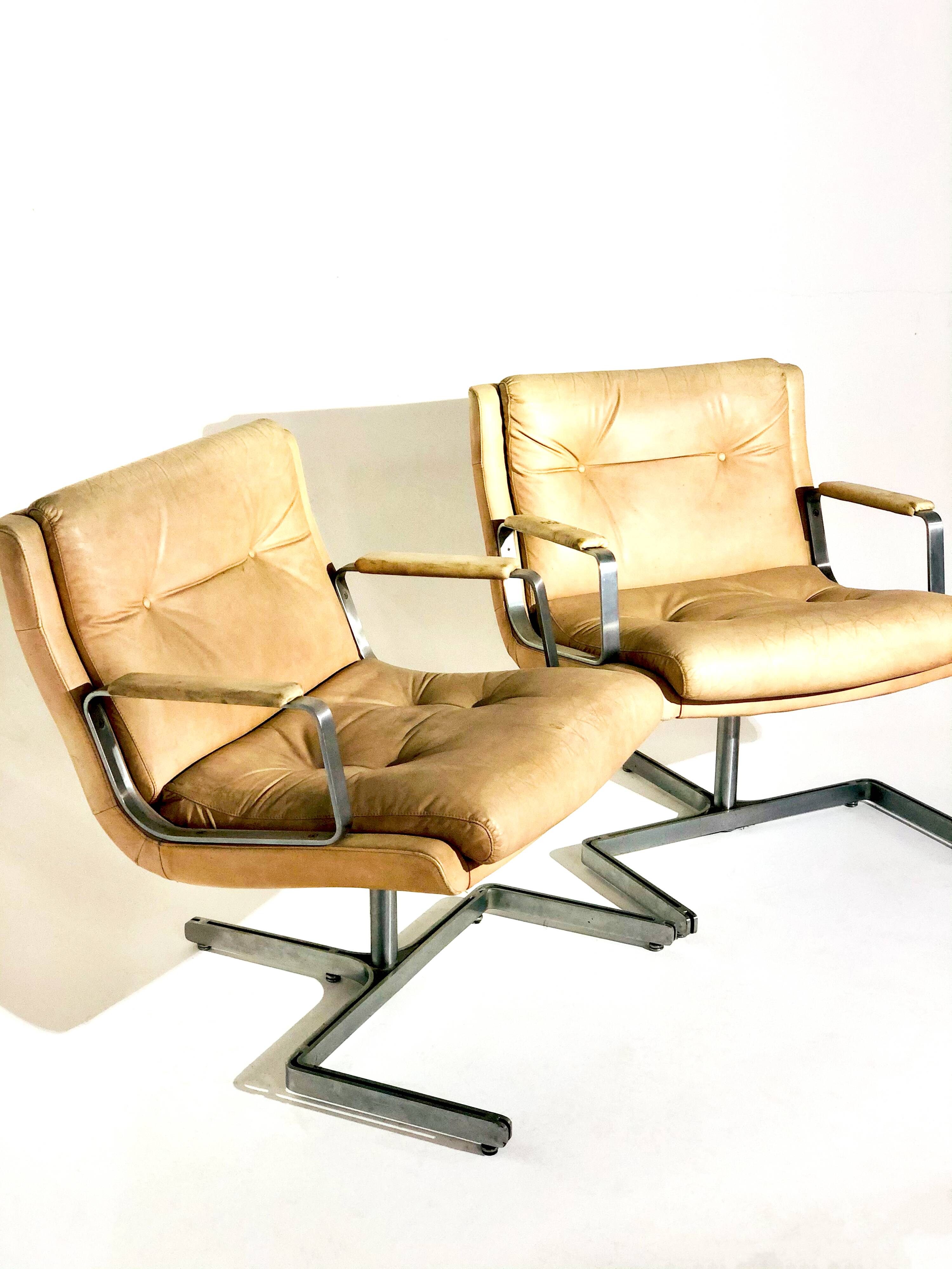 Paire de fauteuils Raphael Raffell cuir sable