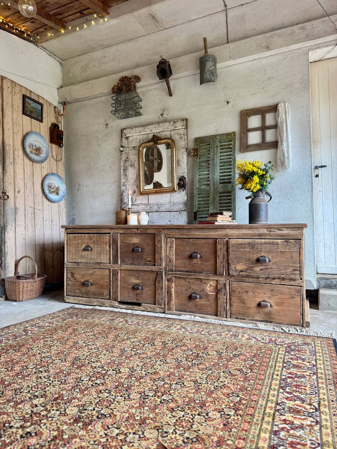 The workshop cabinet with 8 drawers.