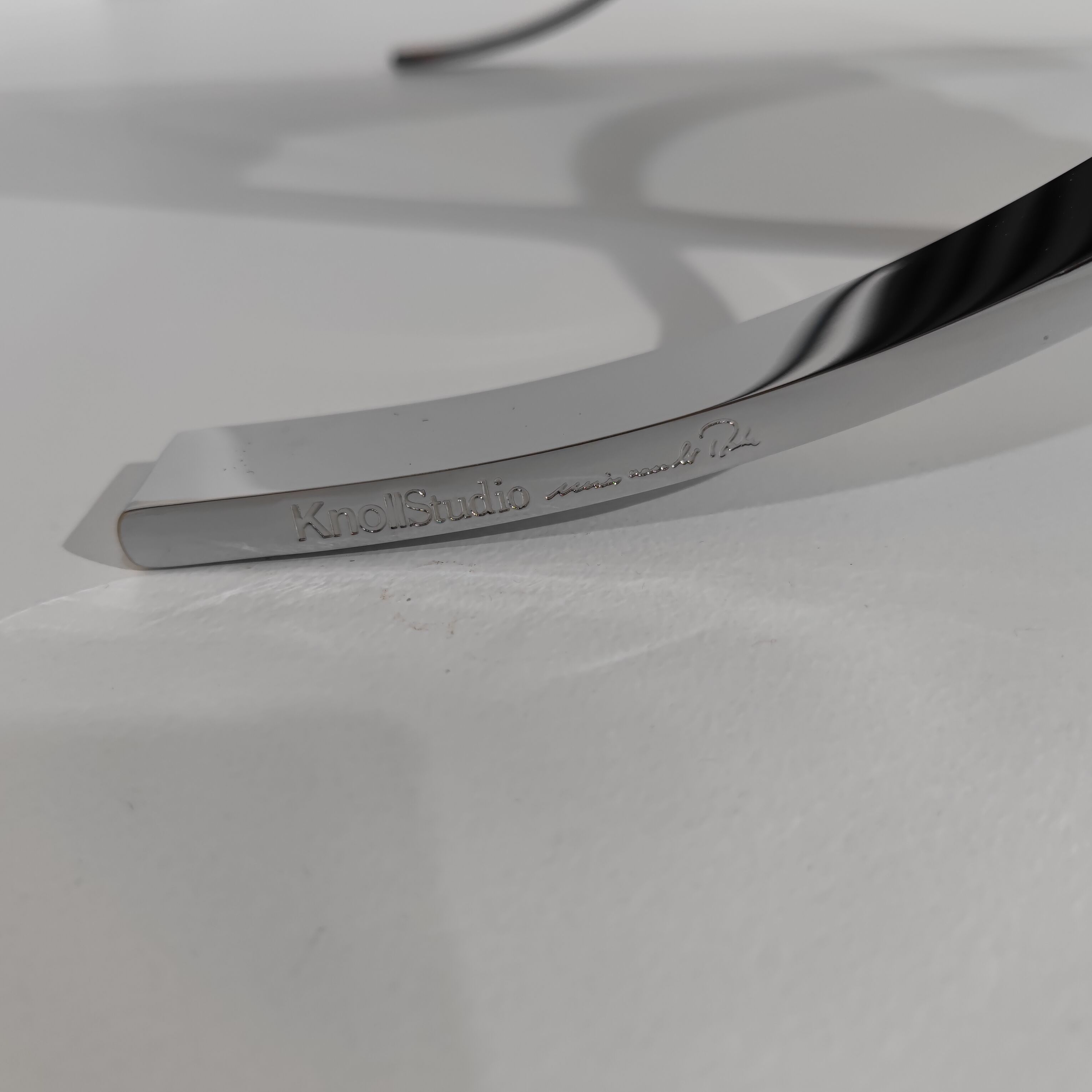 Chauffeuse Barcelona de Mies Van Der Rohe pour Knoll