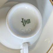 Service à thé en porcelaine bavaroise avec bordure dorée.