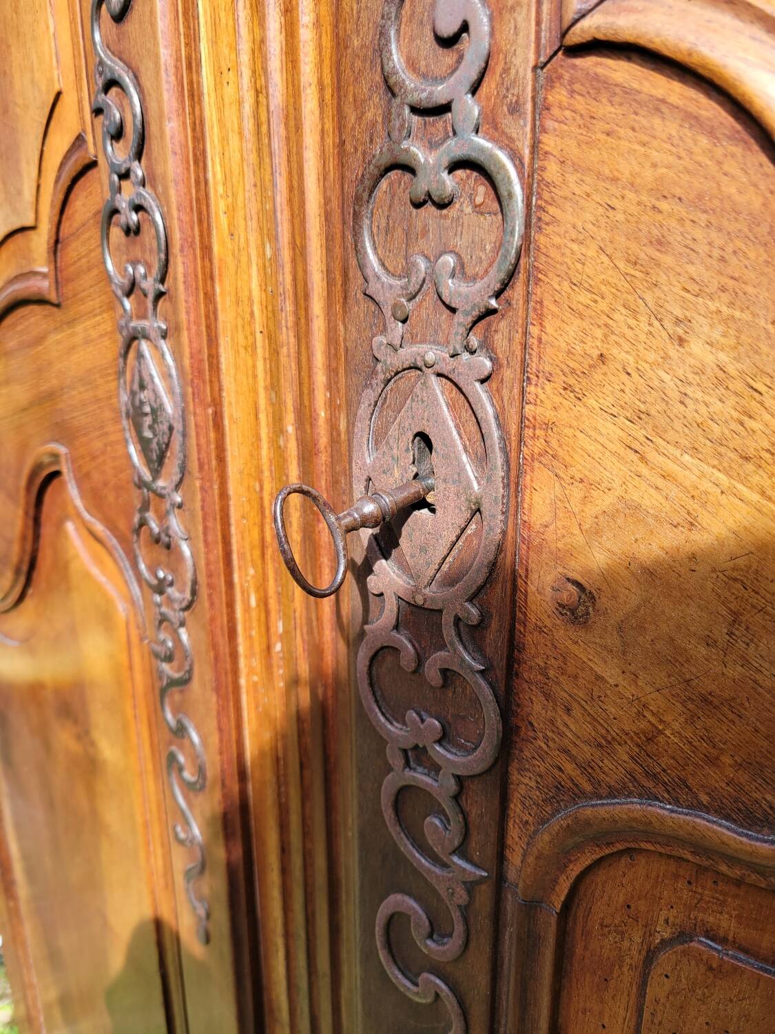 Double walnut cupboard doors, mid-19th century