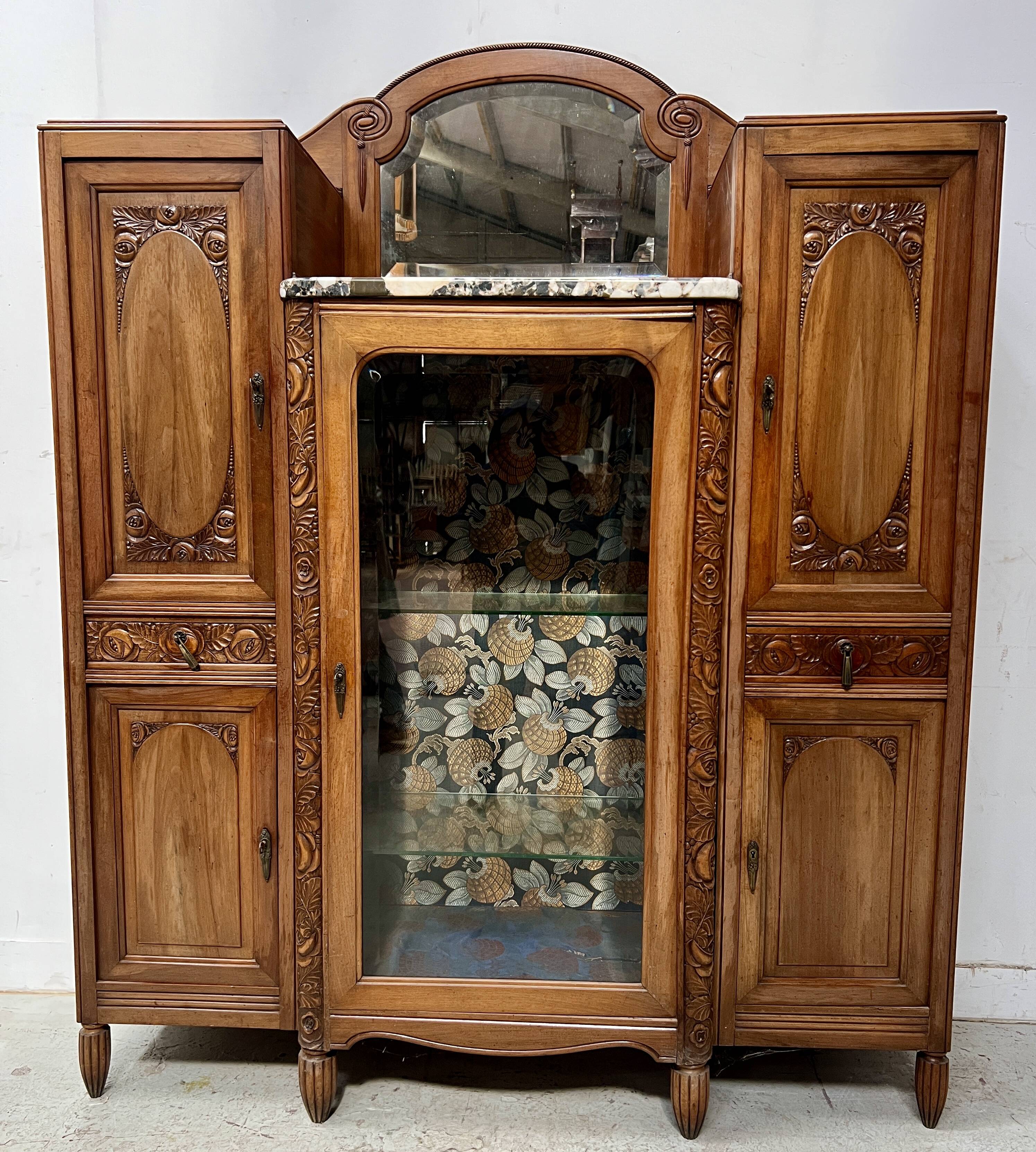 Art Deco buffet in solid walnut, 20th century.