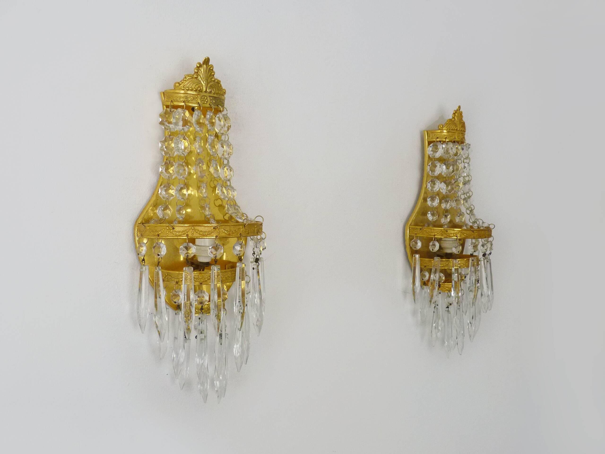 Pair of vintage 3-tiered hot air balloon wall sconces with glass tassels. 1960s