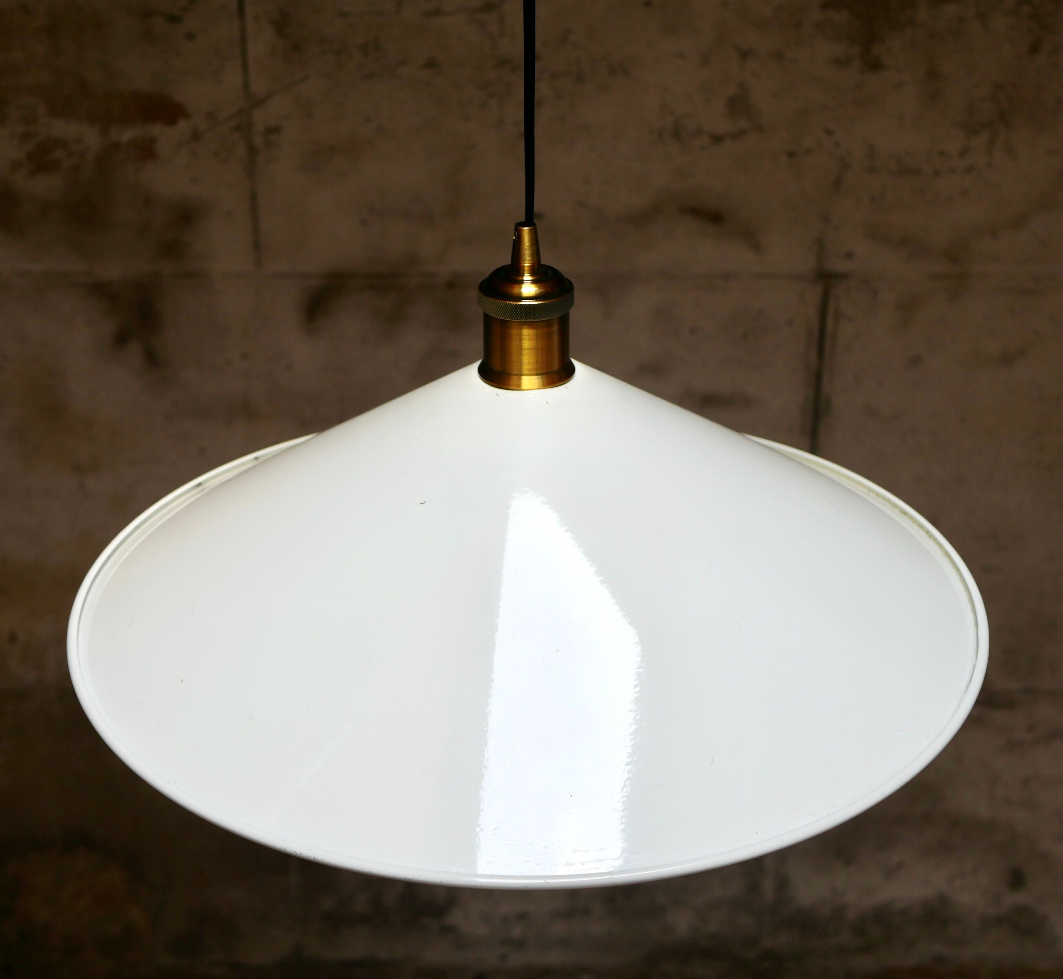 Vintage enamelled suspension