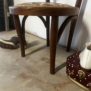 Chaise en bois tourné pour enfant