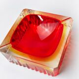 Cendrier Sommerso cubique rouge et jaune par Seguso, Murano, Italie, 1970
