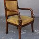 Paire de fauteuils en noyer de style restauration