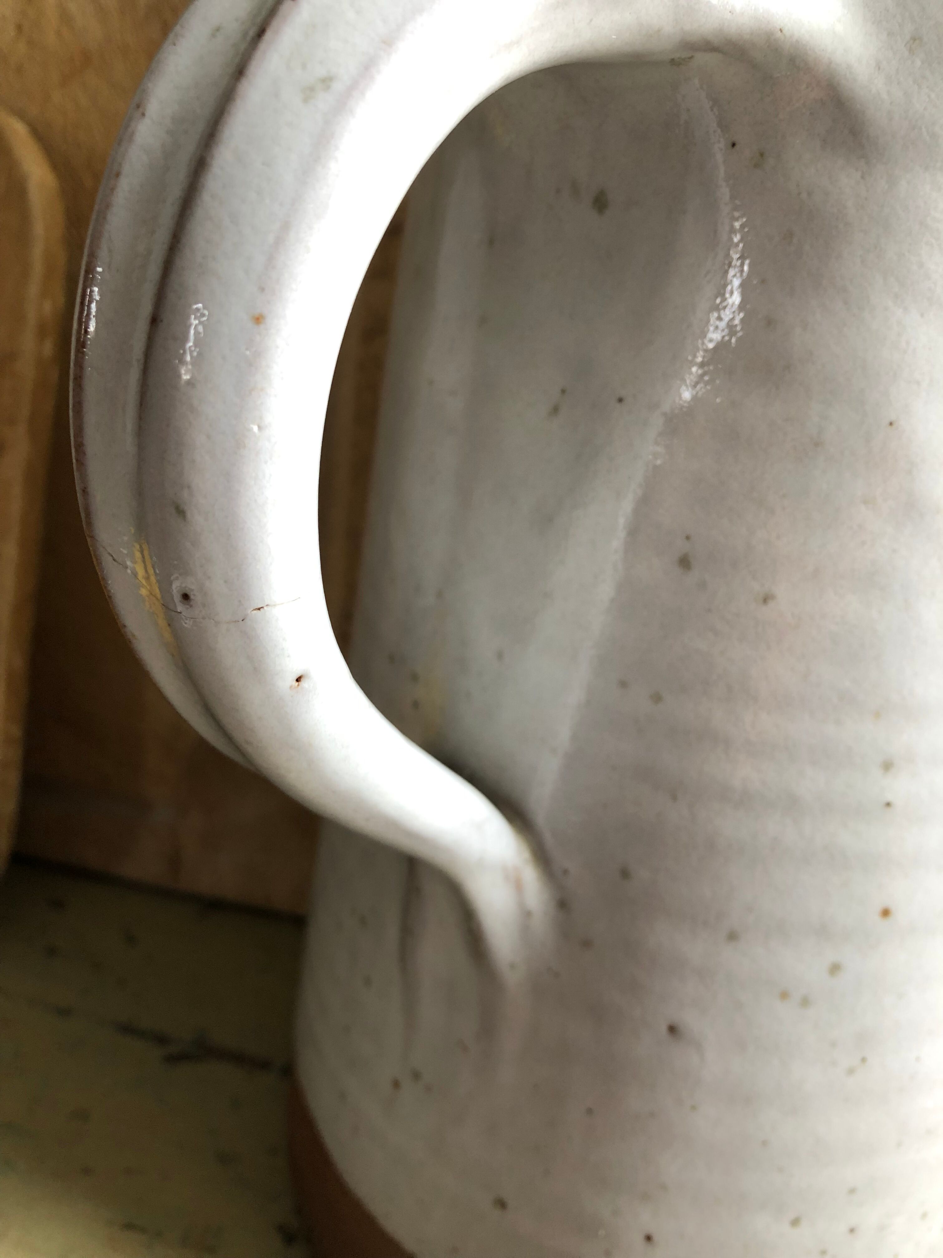 Pitcher speckled Roger Jacques