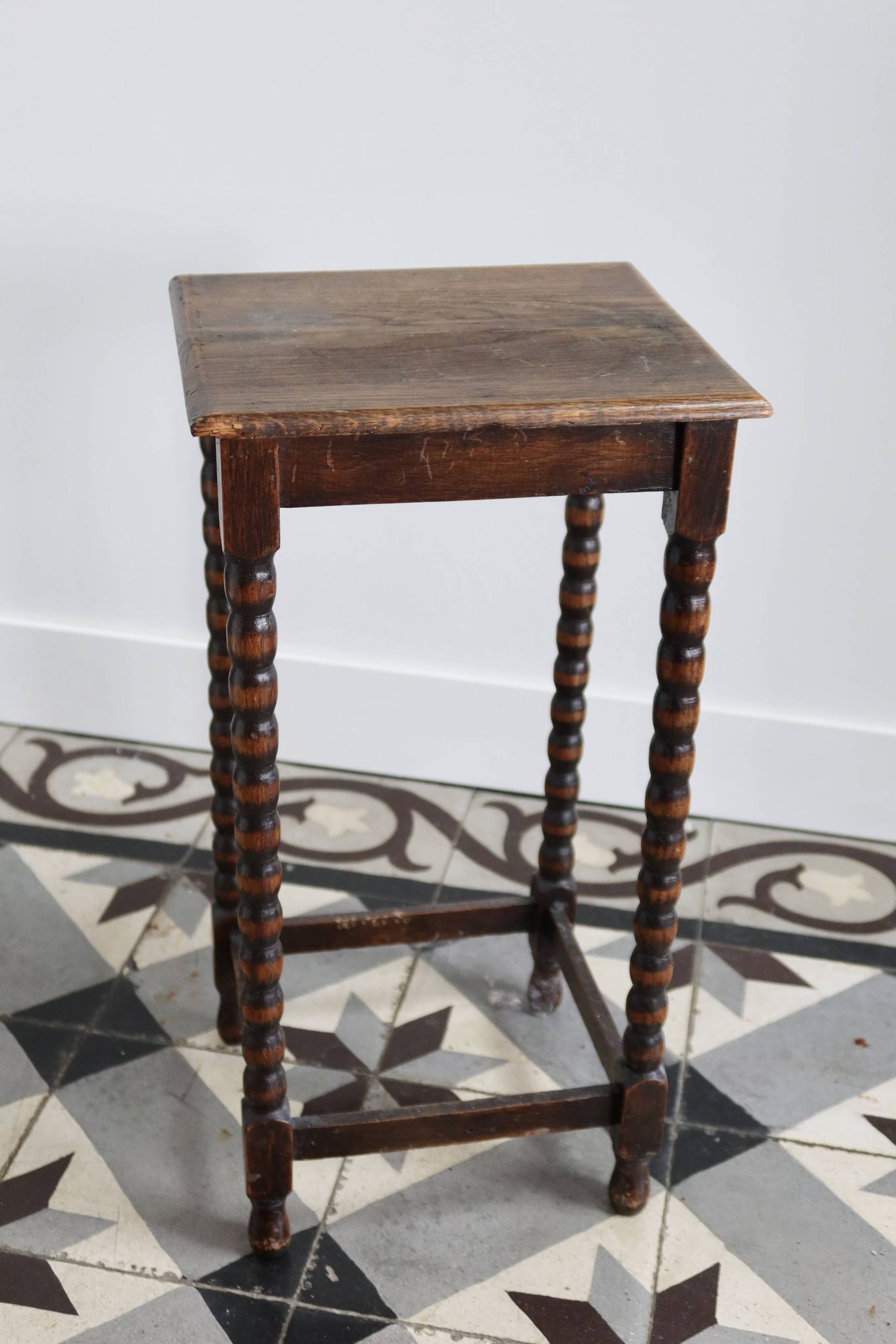 4 antique nesting tables made of turned wood