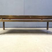 Table basse en laiton gravé vintage signée par Willy Daro, années 1970.