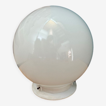 Luminaire vintage boule opaline blanche