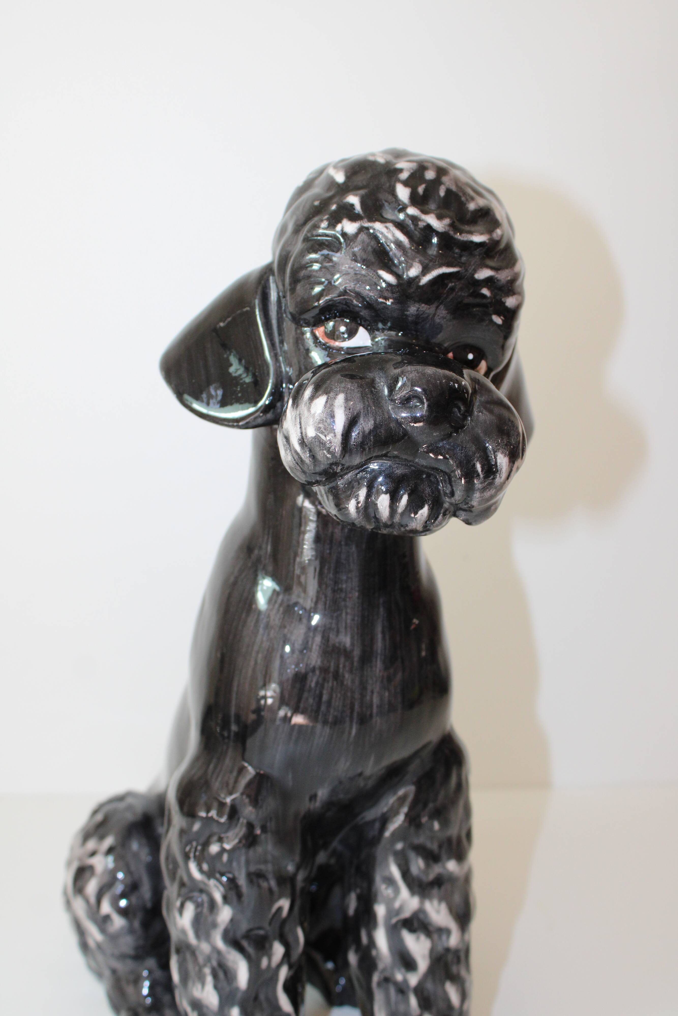 Grande sculpture de caniche noir kitsch vintage