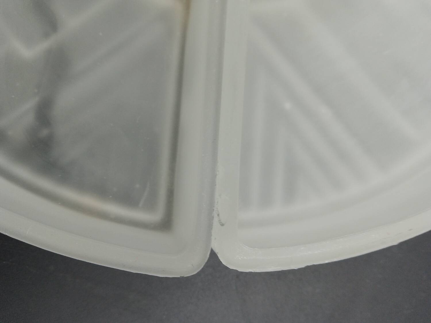 Art Deco wrought iron and frosted glass servant with vine leaves circa 1930