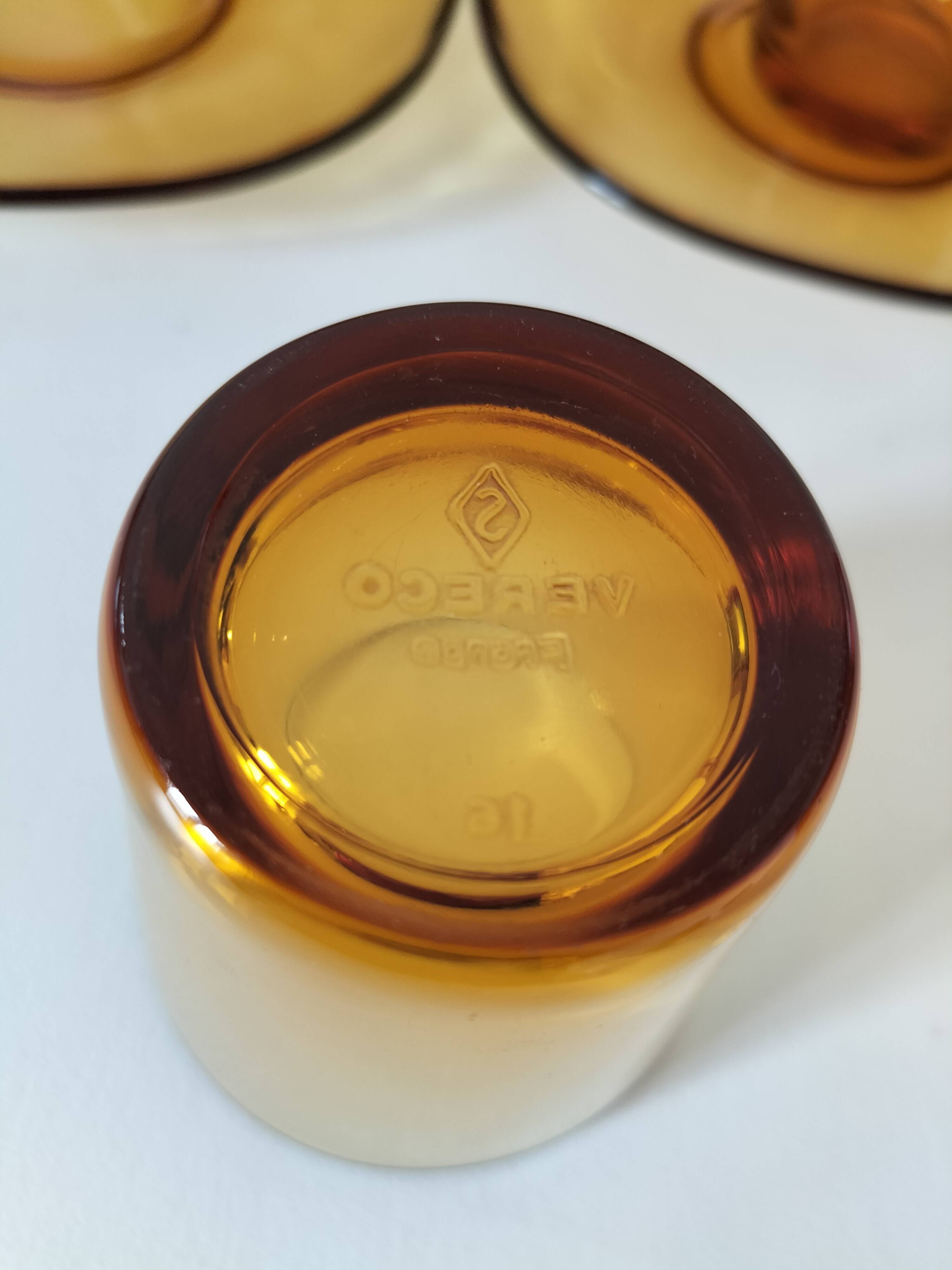 Vereco set: 4 cups, 6 saucers and 4 tumblers