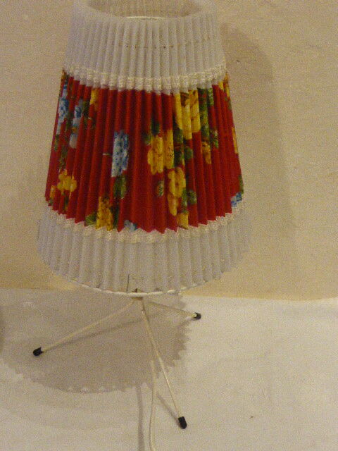 Table lamp, metal base, plastic pleated dayshade and fabrics, design and vintage 1950/60