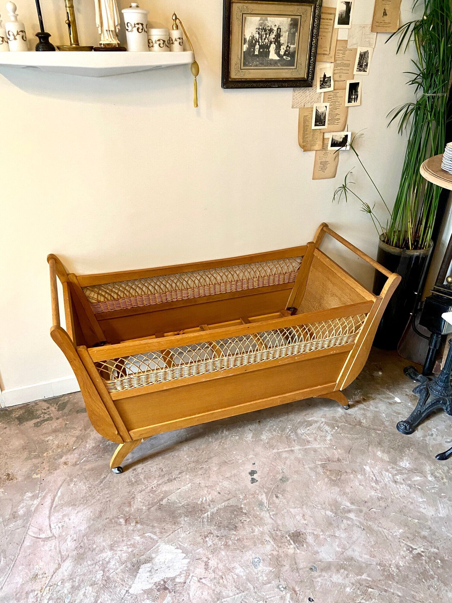 Children's bed in wood and wicker woven on wheels 1960