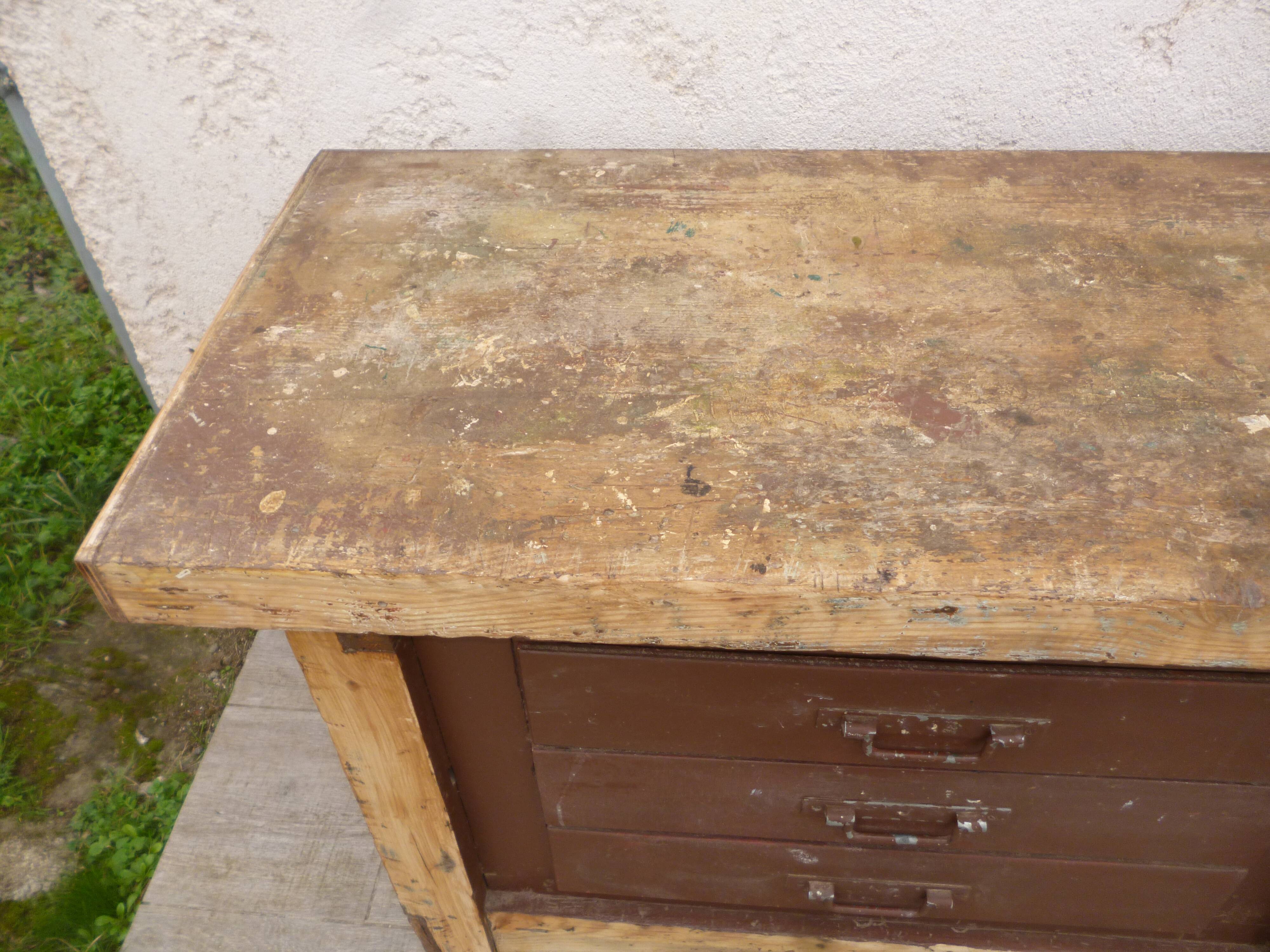 Workbench cabinet with 11 drawers