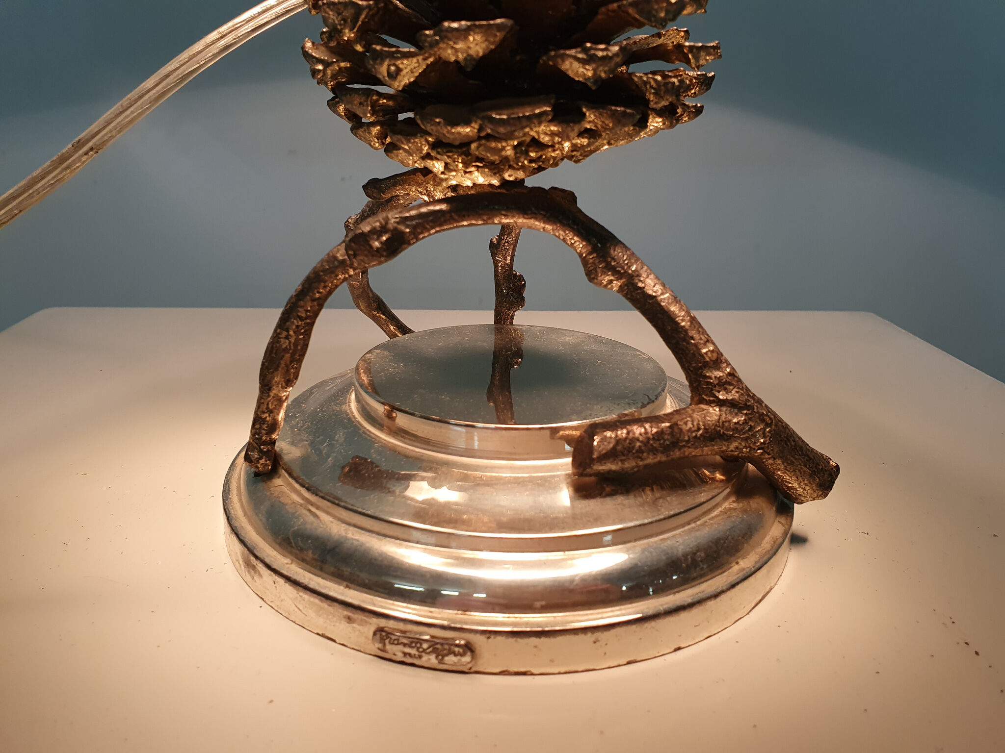 Hollywood regency pine cone table light, Italy, 1970